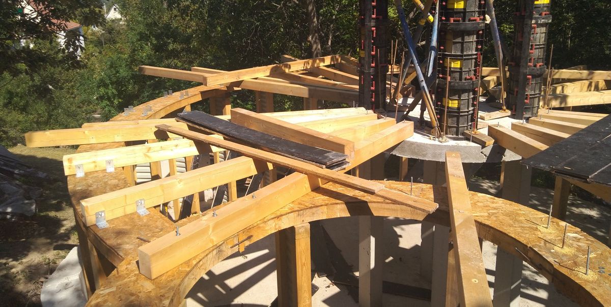 Épülő kör kenderház